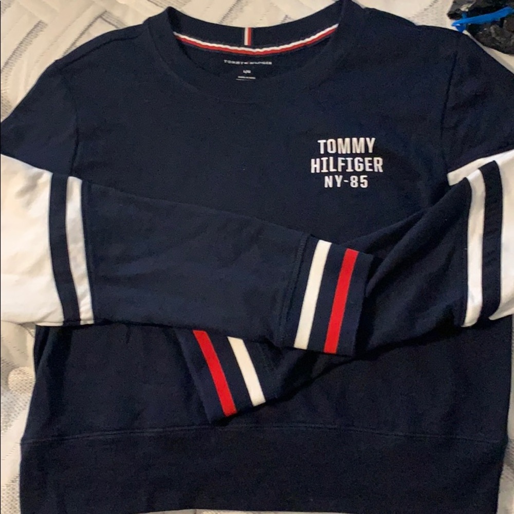 Cropped long sleeve shirt